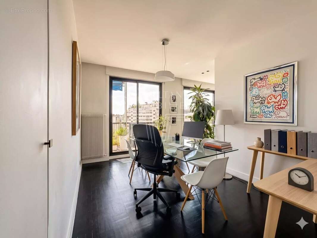 Appartement à PARIS-16E