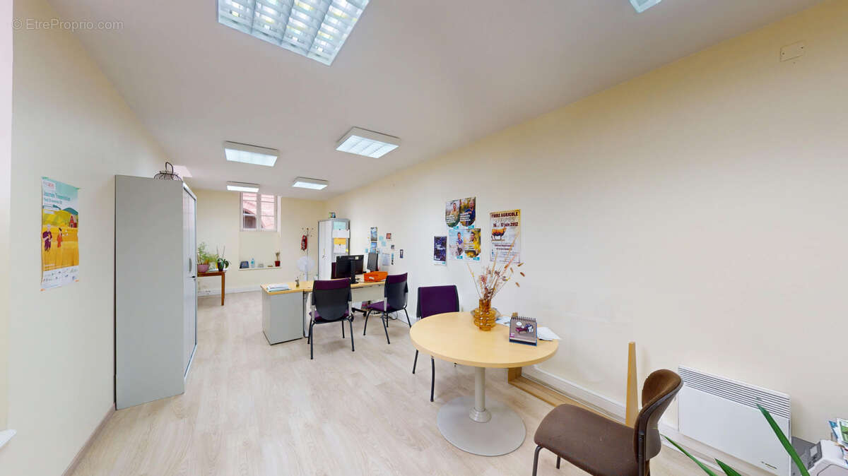 Commerce à CARBONNE