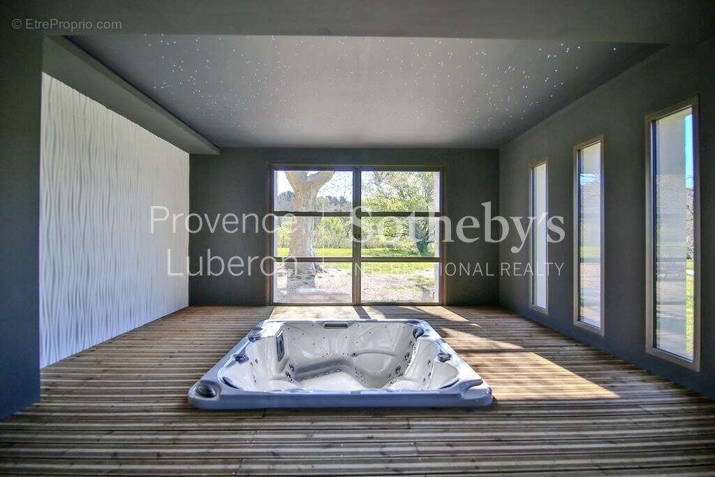 Maison à L'ISLE-SUR-LA-SORGUE