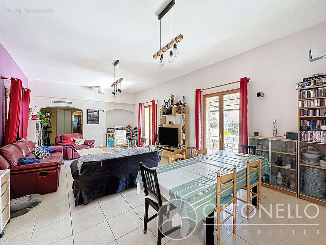 Maison à ROQUEBRUNE-SUR-ARGENS