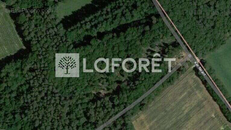 Terrain à NEANT-SUR-YVEL