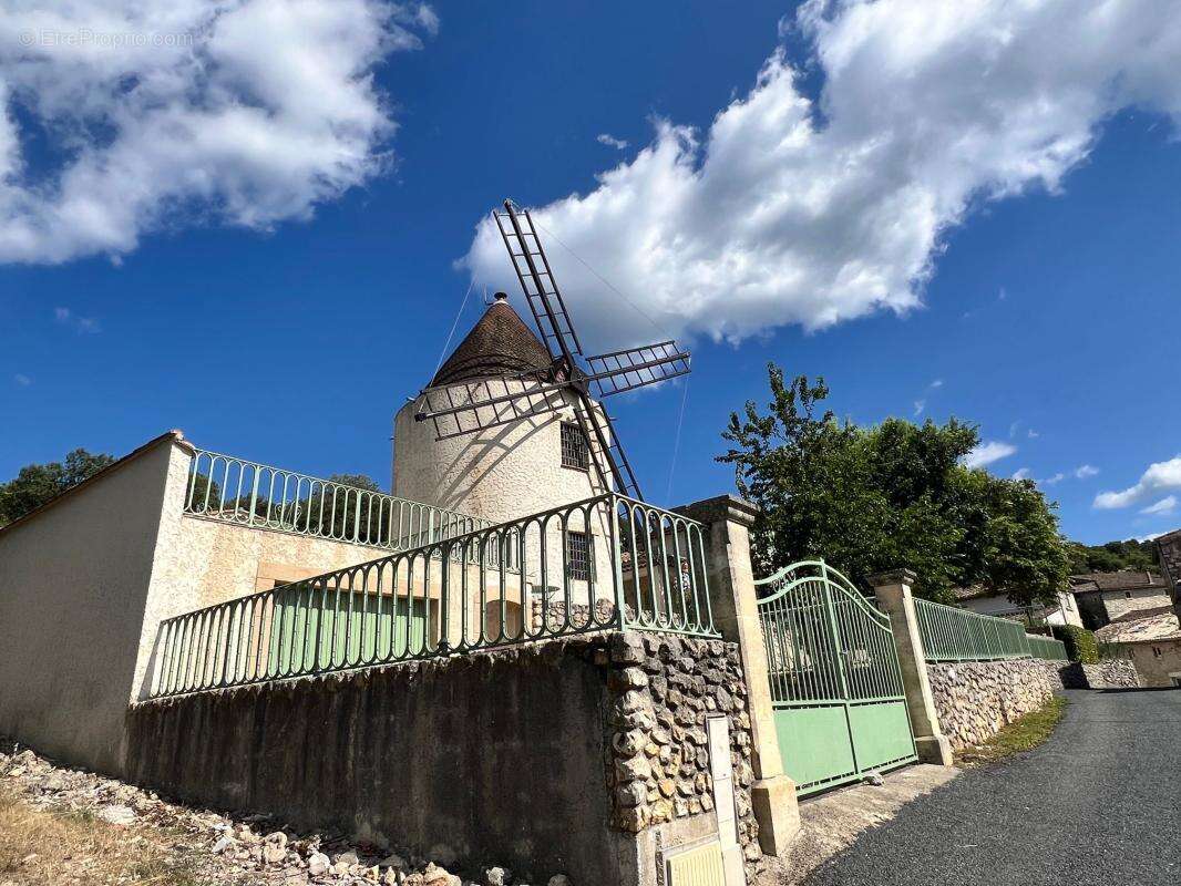 Maison à ALLEGRE-LES-FUMADES