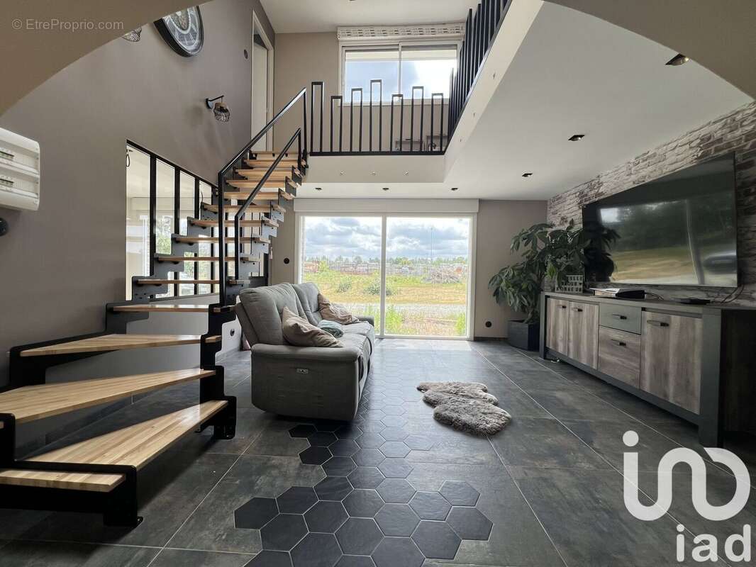 Photo 2 - Maison à MONTFORT-LE-GESNOIS