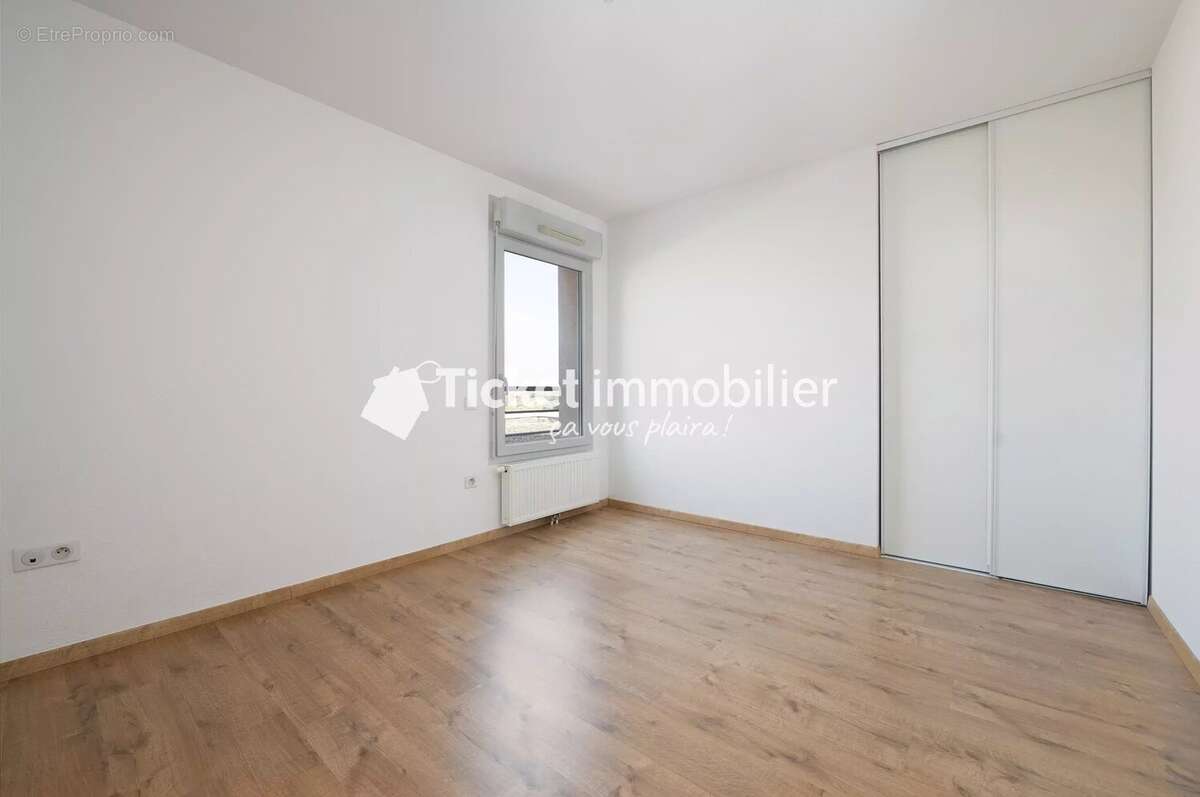Appartement t3 61m2 cornebarrieu avec balcon, deux places de parking, concierge etc... - photo 9