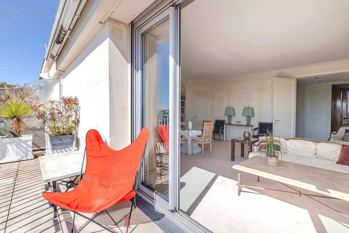 Appartement à PARIS-16E