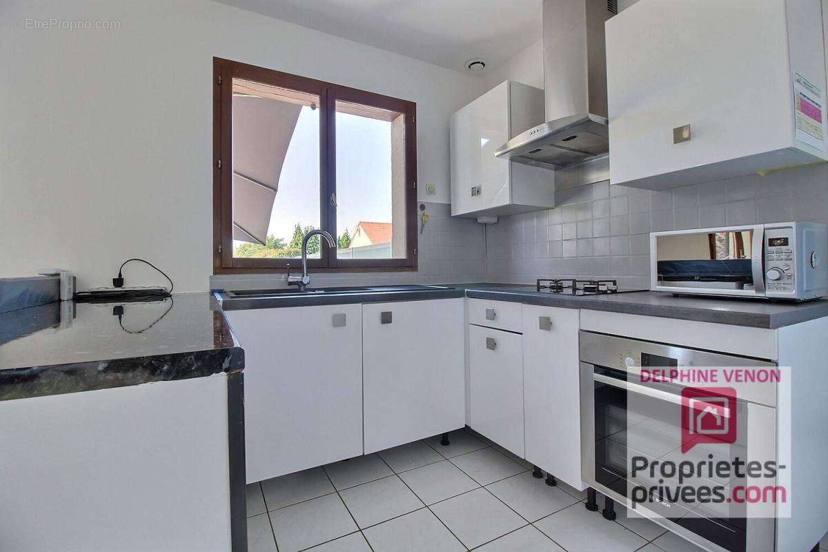 Exclusivité -  Maison de plain-pied climatisée classe énergie C à 2 pas des commodités à Saint Martin D Abbat - photo 4