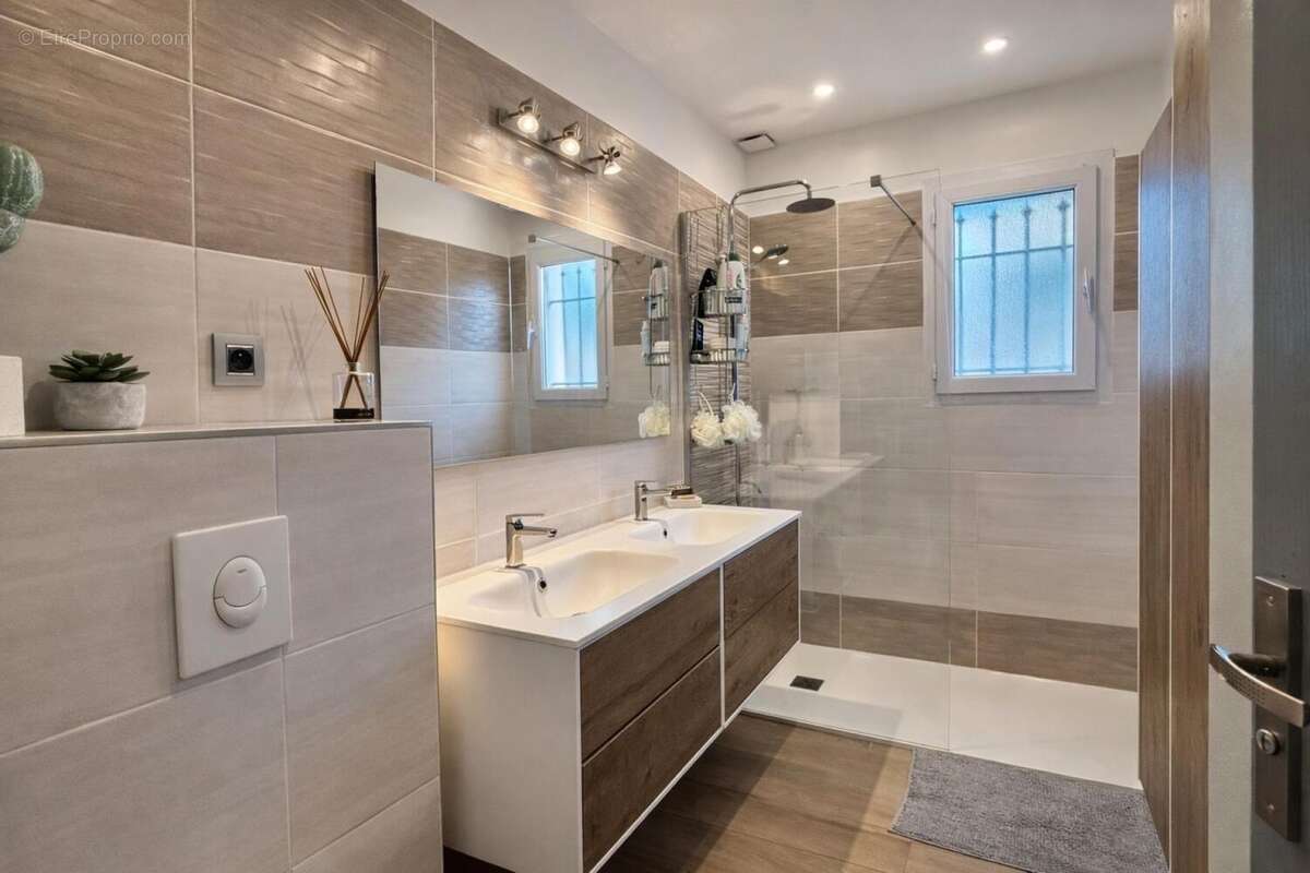 Photo 3 - Maison à LE MUY