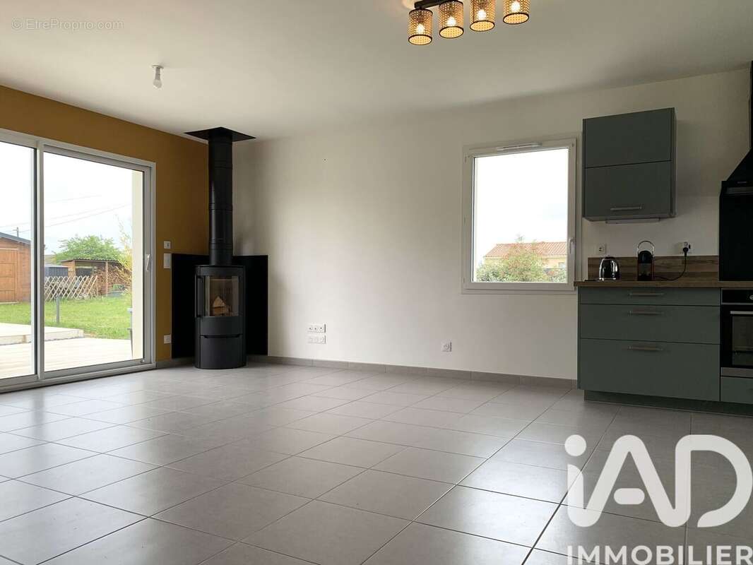 Maison 80 m² à Lamonzie-Saint-Martin  - photo 3