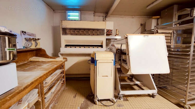 Commerce à ETAULIERS