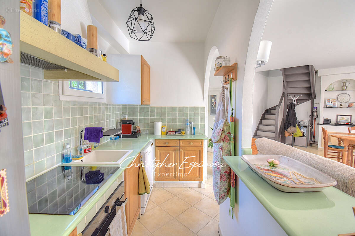 Antibes, villa jumelée de 88m2, terrain de 180m2, garage et parking privé. - photo 9