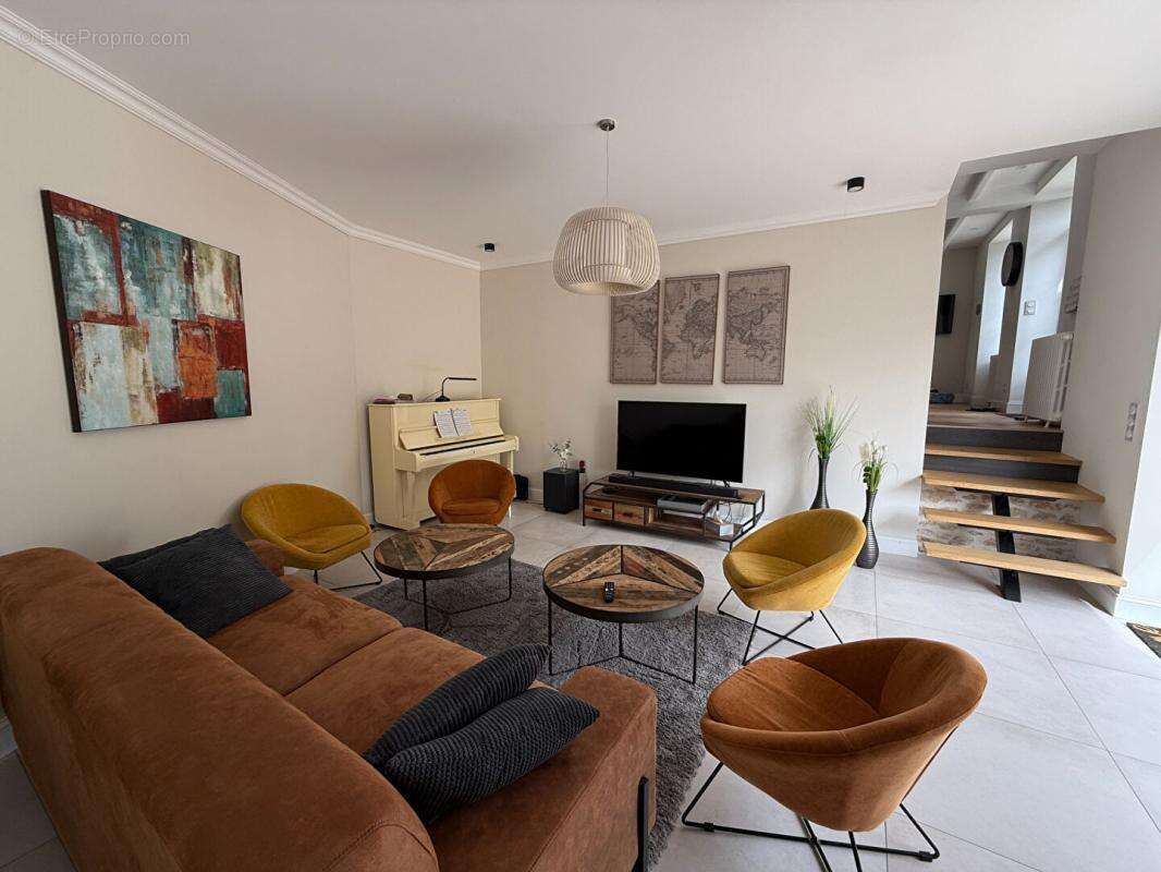 Maison à SAINT-GENIS-D&#039;HIERSAC