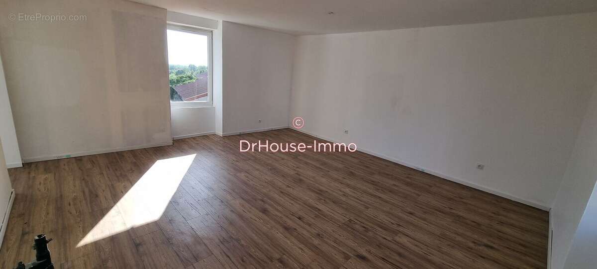 Maison 150 m² à Saint-Denis-Du-Payre  - photo 9