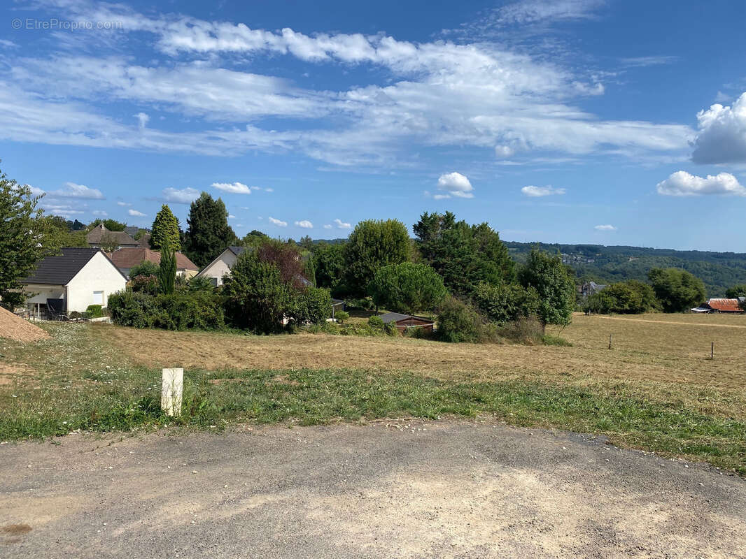 Terrain à DONZENAC