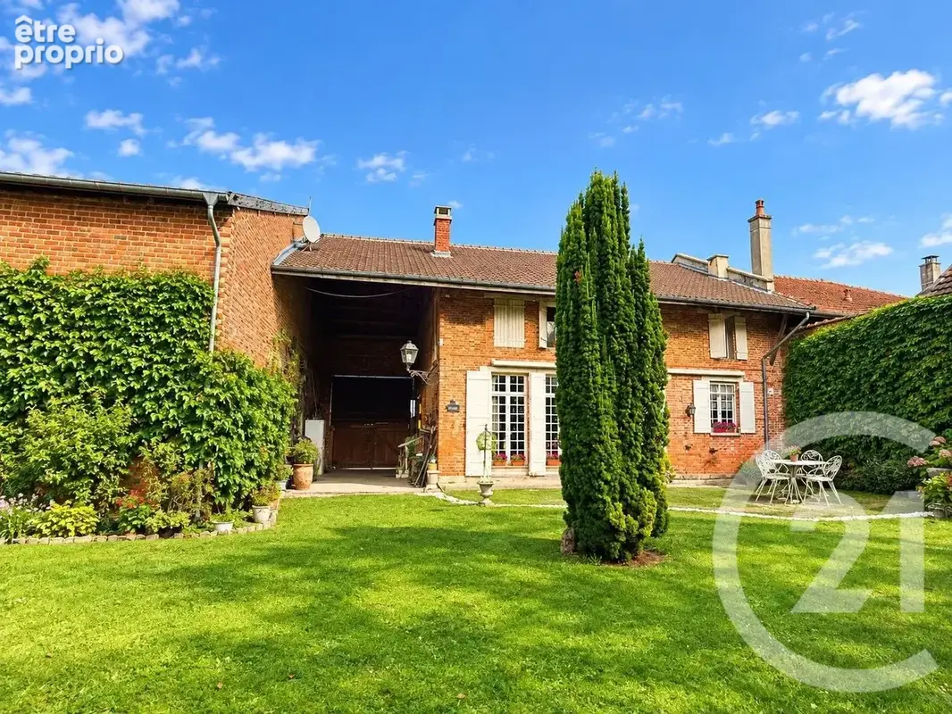 Maison 5 pièces 200 m² à vendre à Vitry-En-Perthois (51300) - photo 2