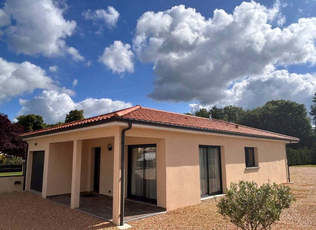 Maison à PARENTIGNAT