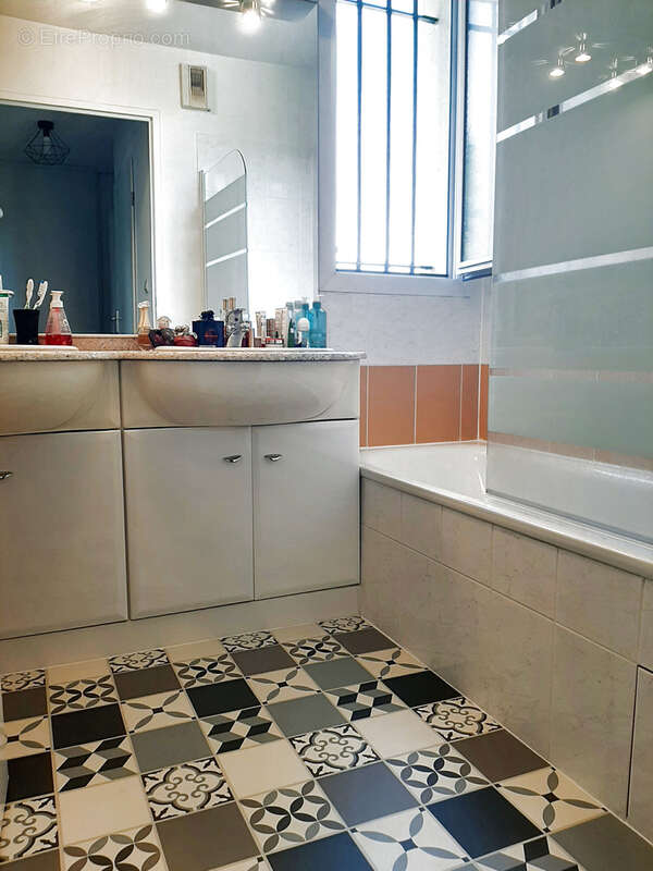 EXCLUSIVITE A POMPERTUZAT- Bel appartement T3 en dernier étage - photo 10