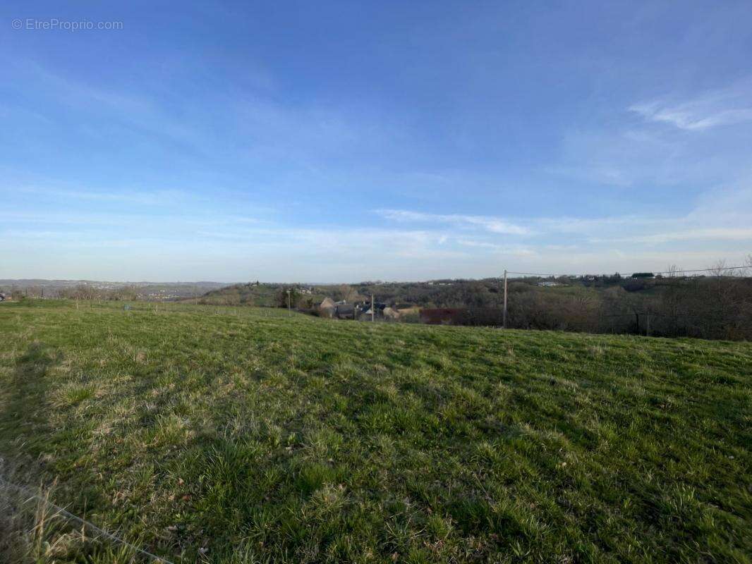 Terrain à SAINT-AULAIRE