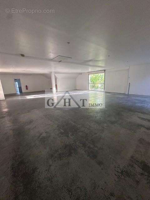 Marolles en brie batiment independant de 850 m² terrain exploitable - photo 5