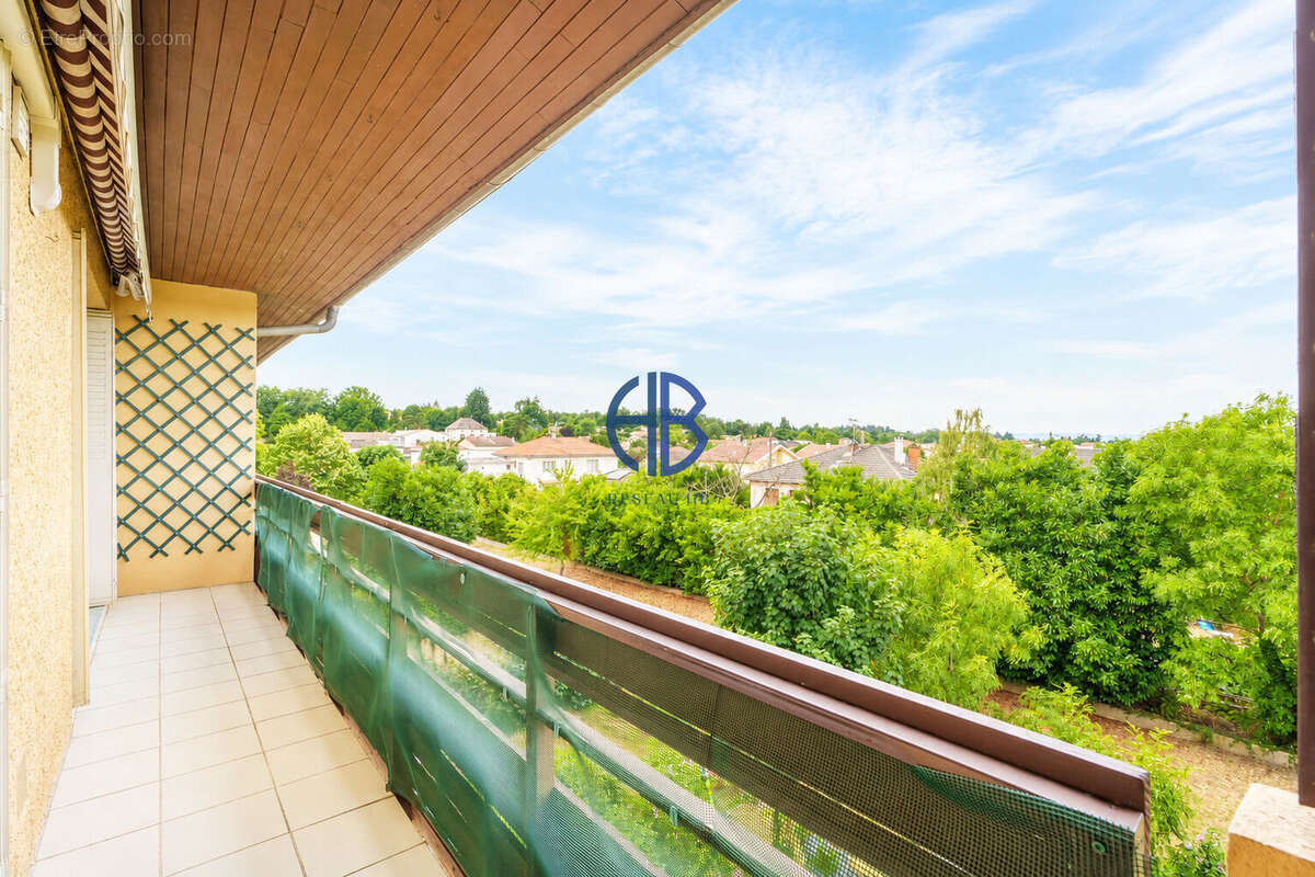 Appartement à SAINT-LAURENT-DE-MURE
