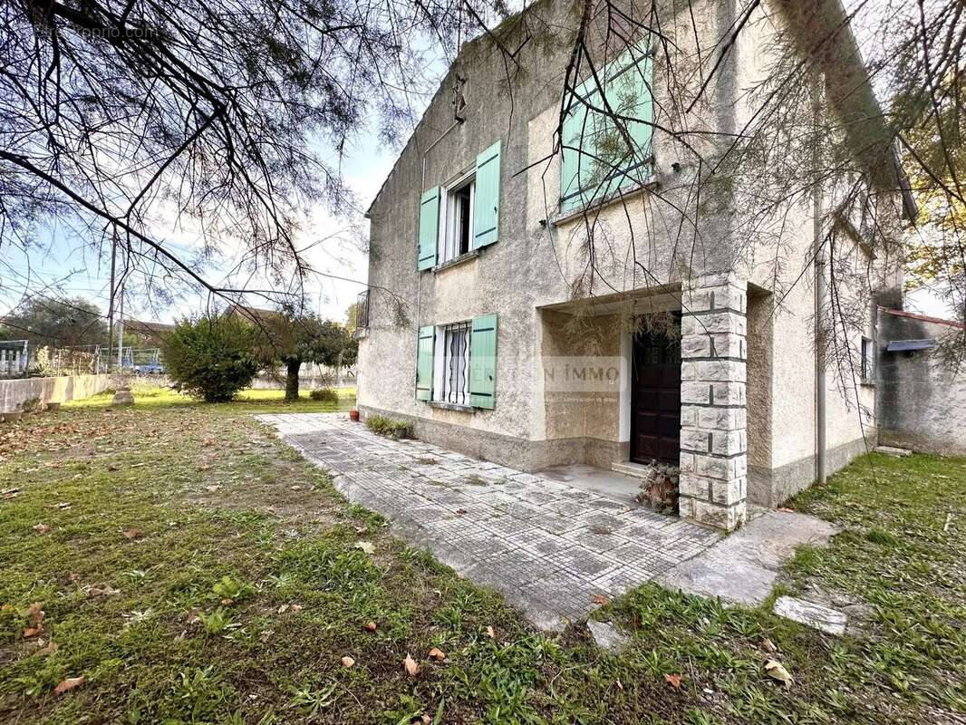 Maison à FONTVIEILLE