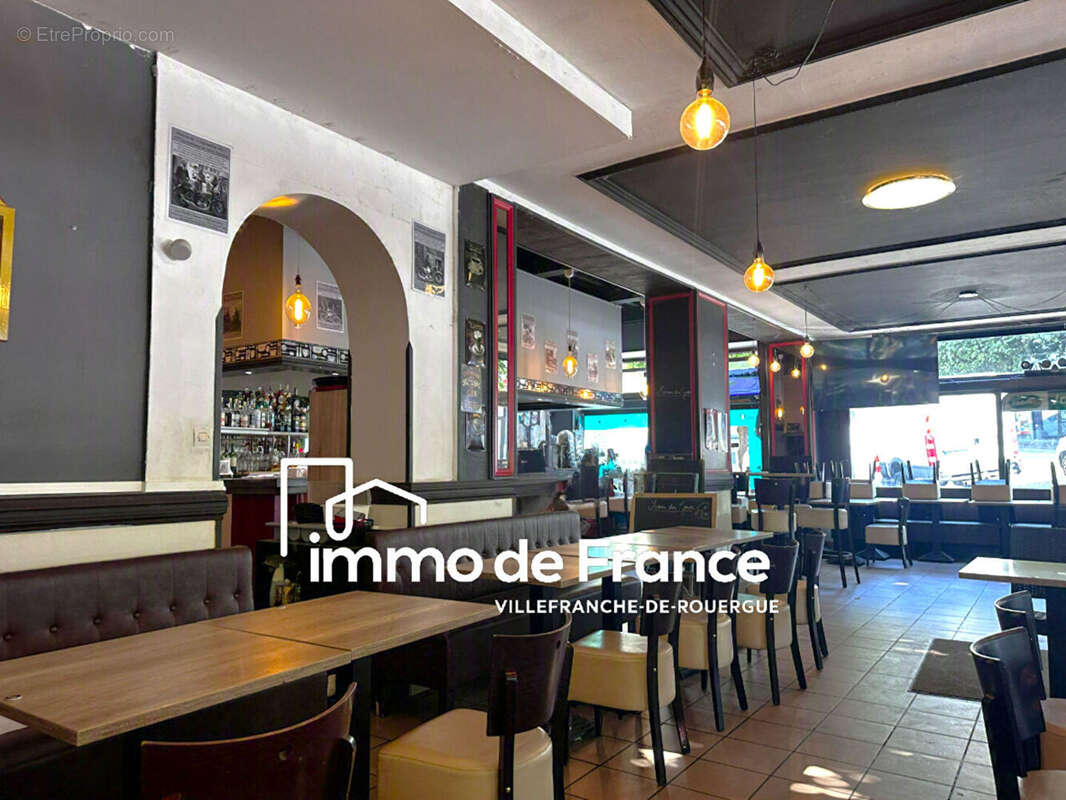Immeuble 620 m² avec bar brasserie vendu avec licence IV,  cuisine, matériel et mobilier,, emplacement n°1 avec appartement de f - photo 5