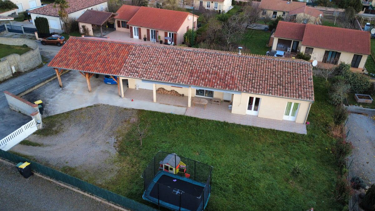 Maison à SAINT-FELIX-DE-RIEUTORD