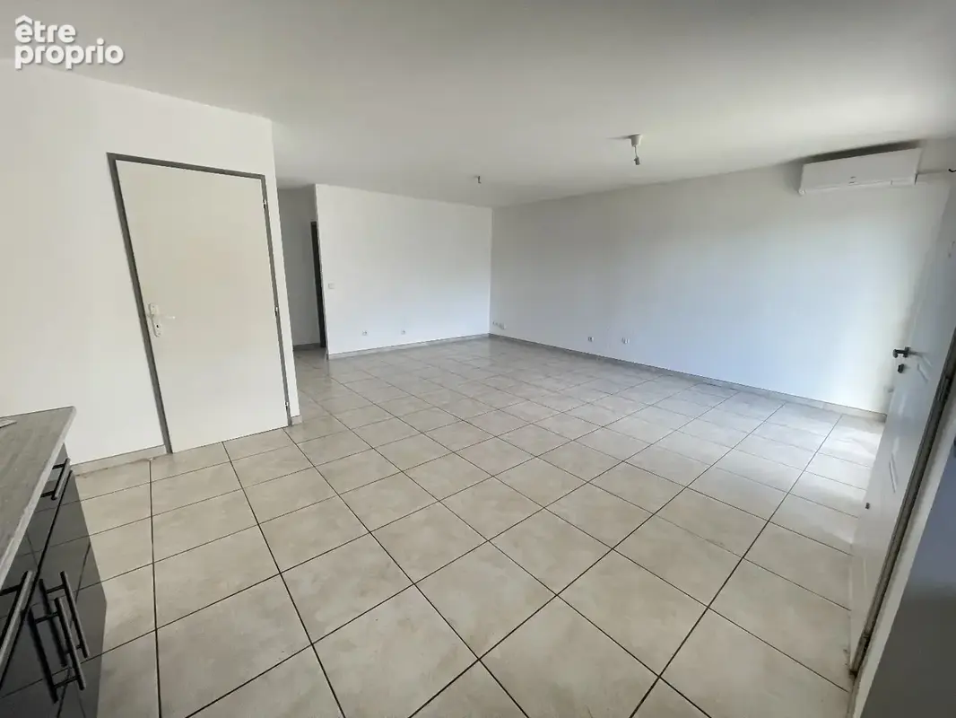 Maison de plain-pied avec extérieur ensoleillé, à proximité du centre-ville - photo 4
