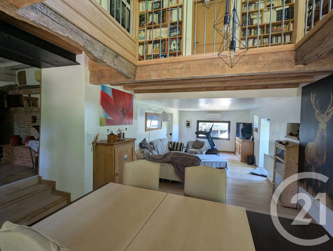 Maison 236 m² à Roquemaure  - photo 6