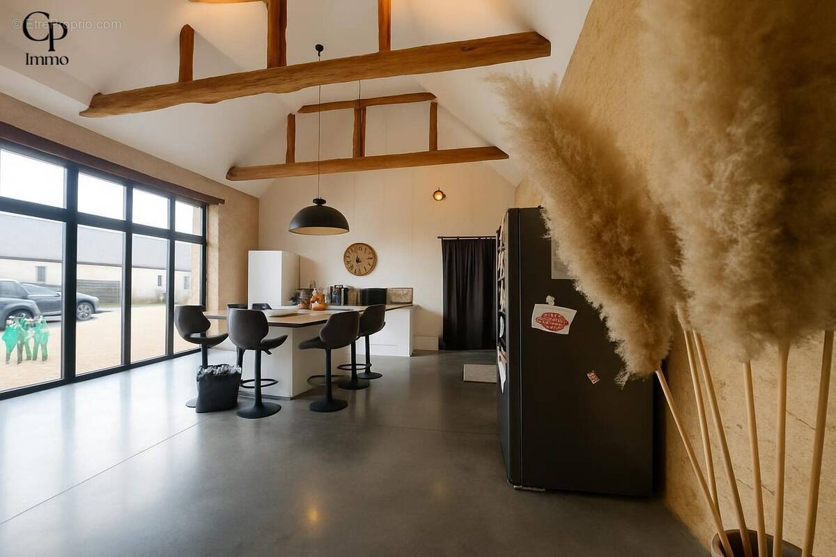 Maison 211 m² à Noyant  - photo 4