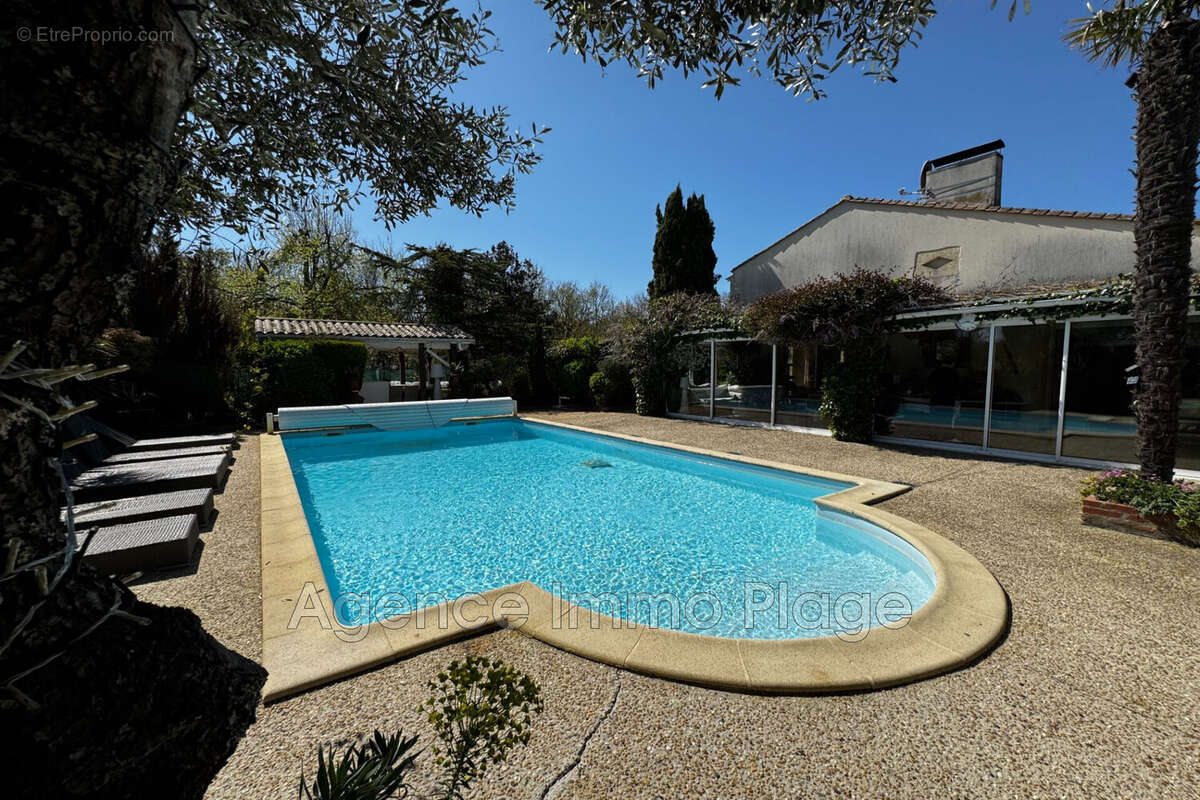 Maison à VENDAYS-MONTALIVET