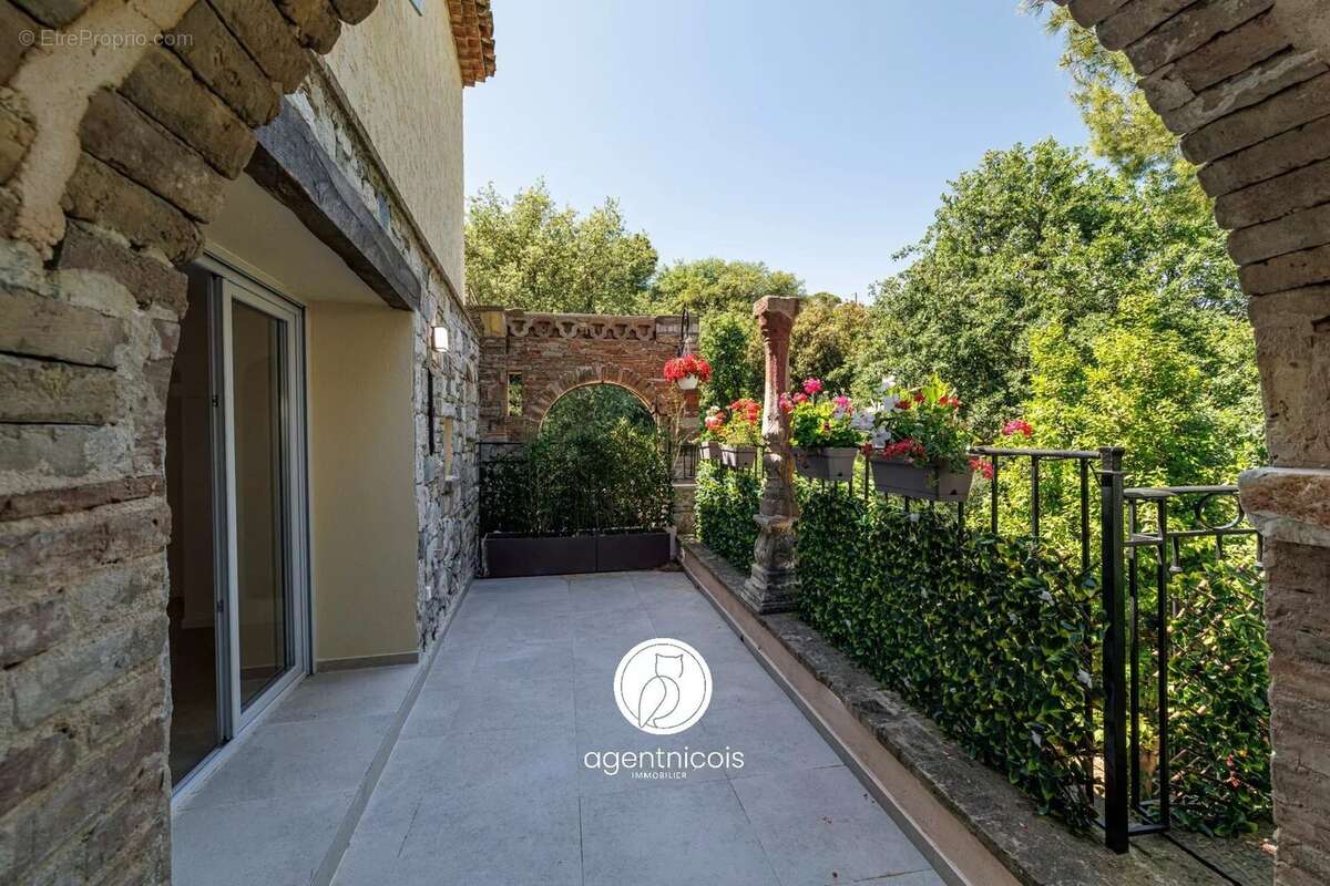 Appartement à SAINT-LAURENT-DU-VAR