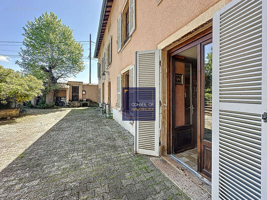 Maison à SAINT-GENIS-LAVAL