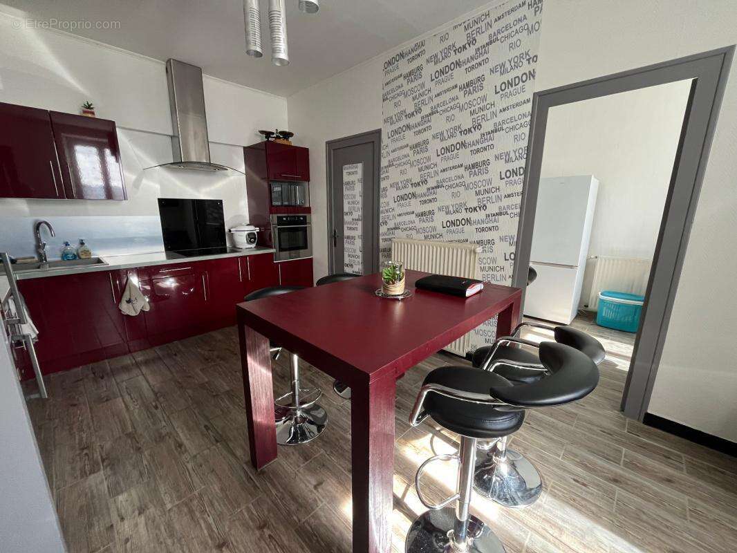 Lucon quartier marche couvert et piscine maison de caractere bourree de charme avec annexes et patio - photo 10