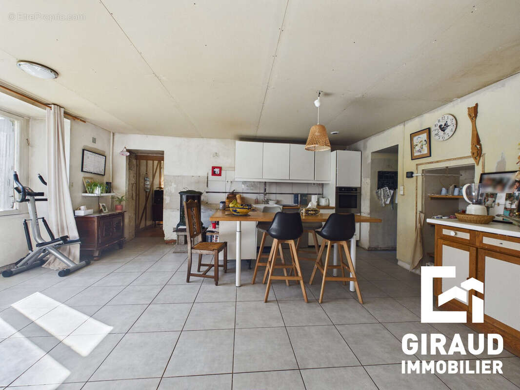 Maison à SAINT-CYR-DES-GATS