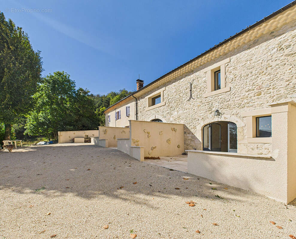 Maison de caractere  sur 2 hectares 450m²  avec gites 26120 chabeuil - photo 13