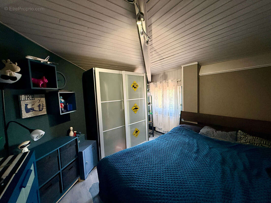 Maison dans quartier recherché avec beaux volumes et piscine - photo 13