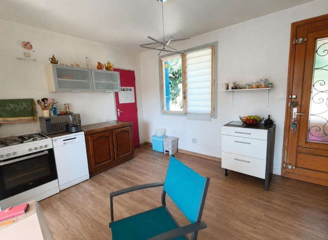 29520 Saint Goazec maison de 60 m²  plain pied avec 2 chambres et vue imprenable. Habitable mais travaux à prévoir - photo 3