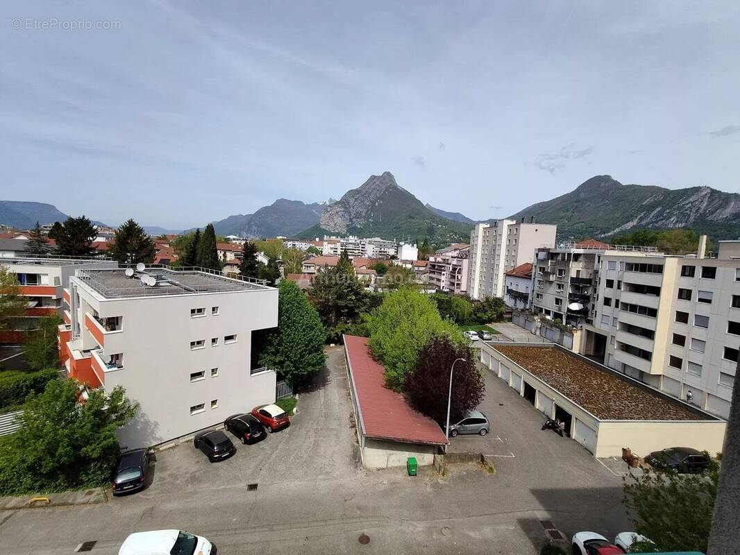 Appartement à FONTAINE
