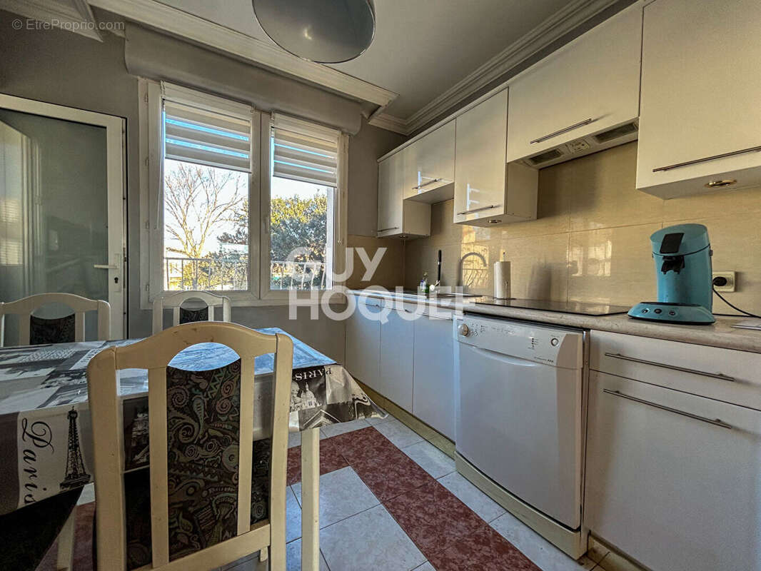 Appartement à ENTRAIGUES-SUR-LA-SORGUE