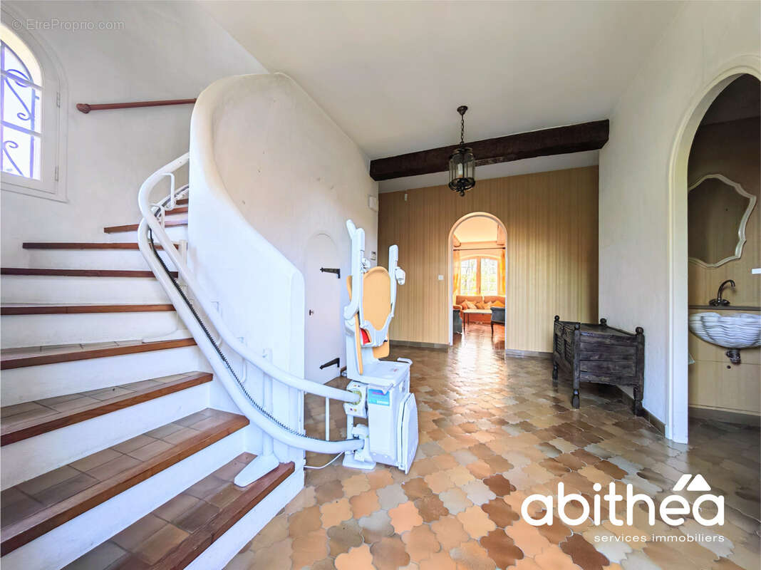L’élégance d’une maison bourgeoise, les volumes d’une demeure familiale : 250 m2 à découvrir - photo 5