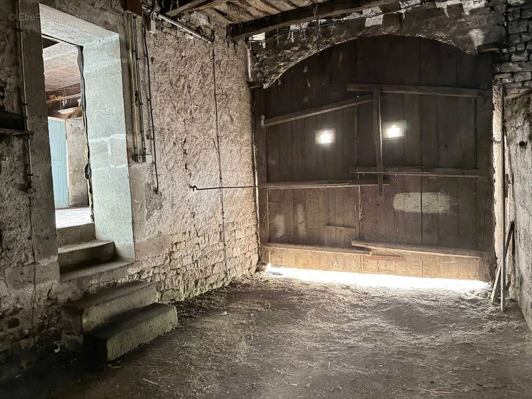 Charmante petite ferme-château entièrement à rénover - photo 21
