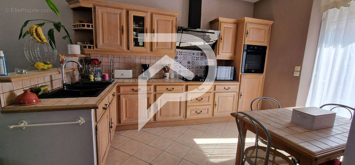 Maison de Ville avec garage et piscine à PÉRIGUEUX - photo 3