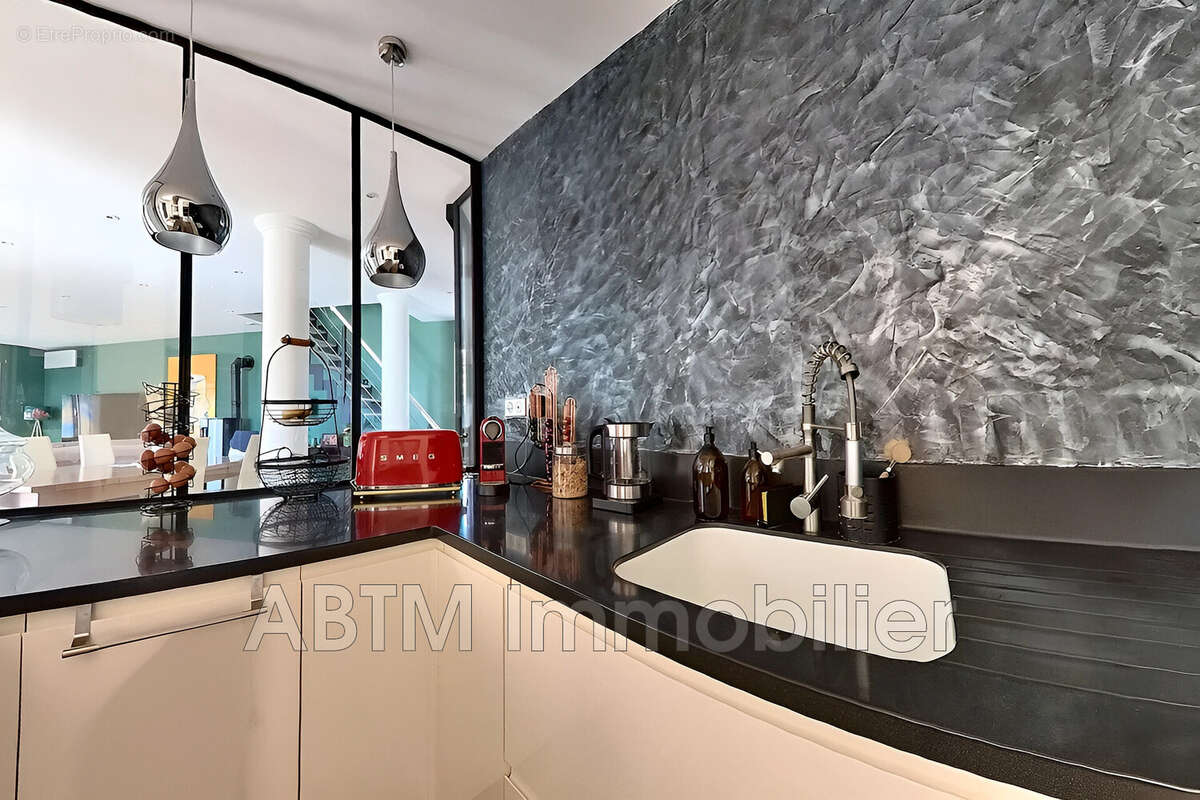 Maison à SAINT-LAURENT-DU-VAR