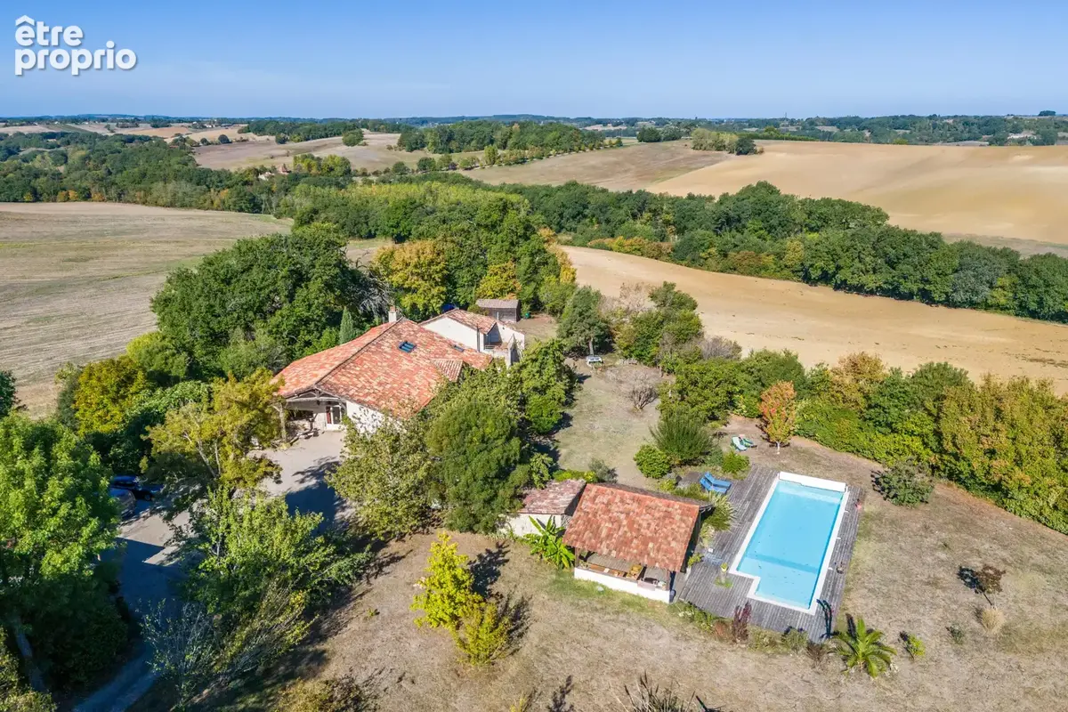 Maison de campagne avec annexe, piscine et terrain - photo 2