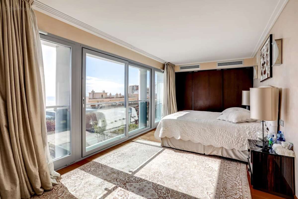 Appartement à ROQUEBRUNE-CAP-MARTIN