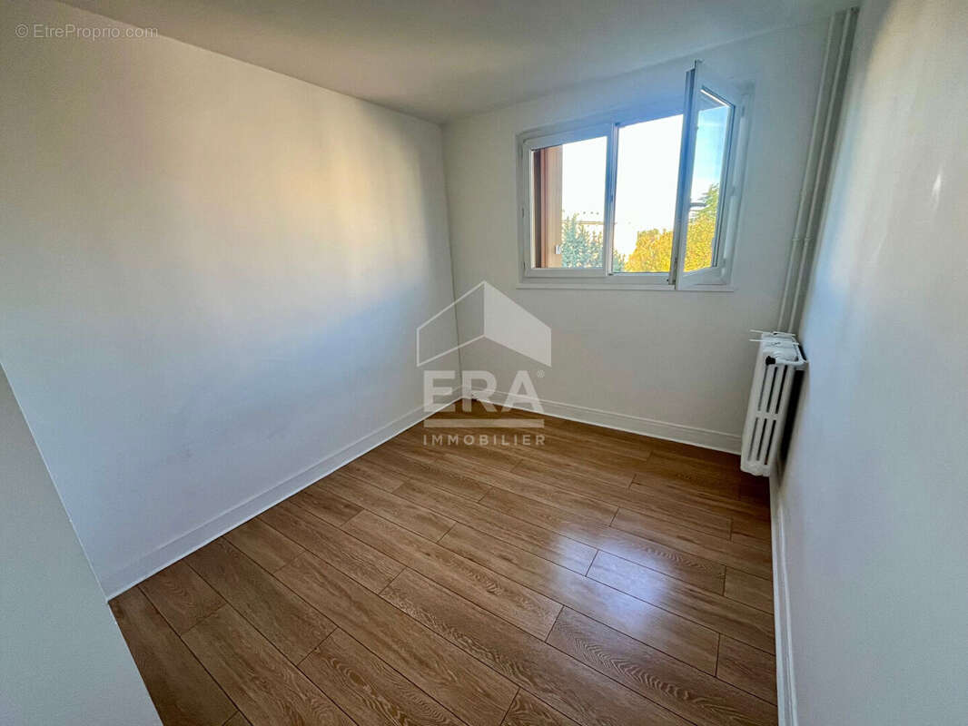 Appartement à LES CLAYES-SOUS-BOIS