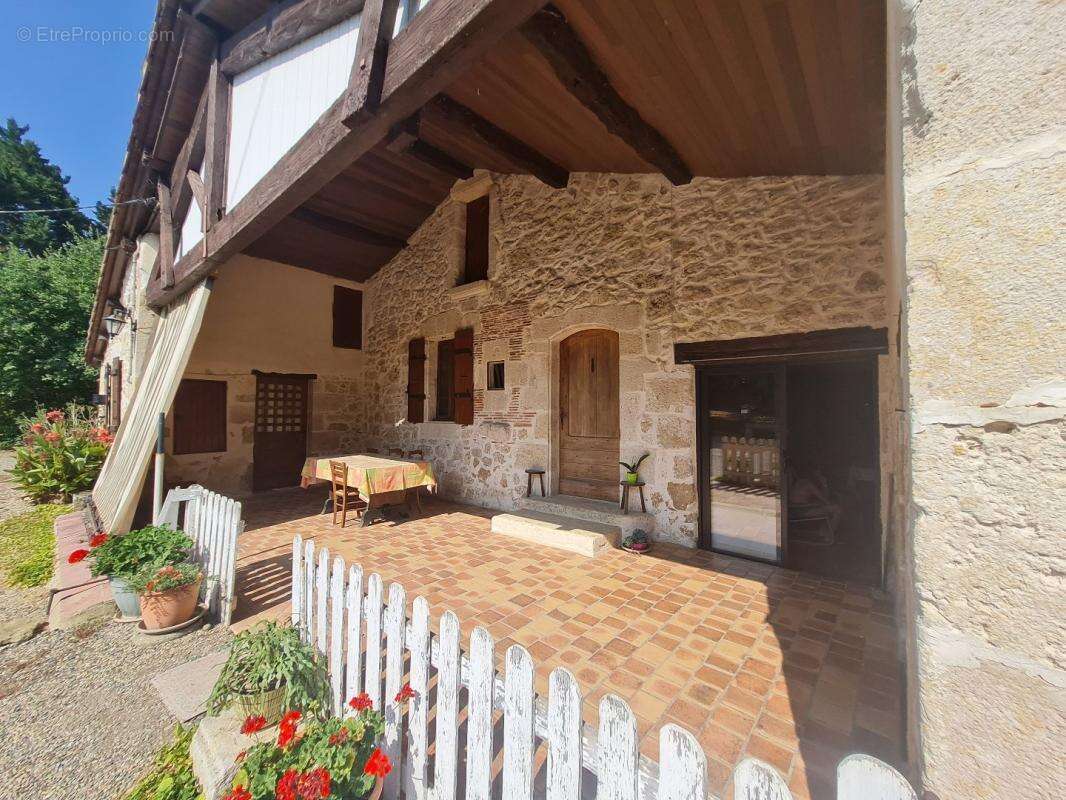 Maison à SAINTE-MERE