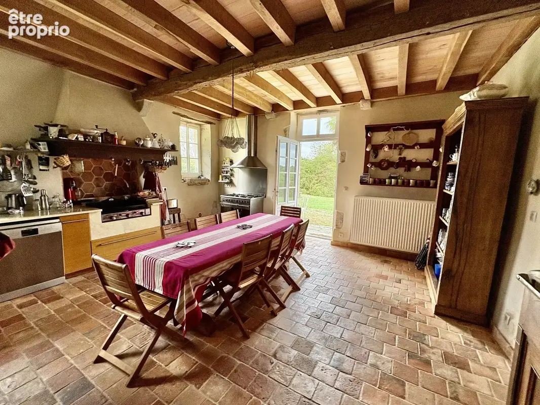 Superbe bâtisse du 17e sur 5,6 hect, piscine, dépendances, parc, bois et terres - photo 3