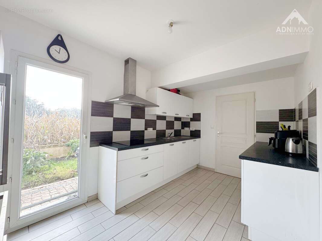 Maison à SAINT-GENIS-POUILLY