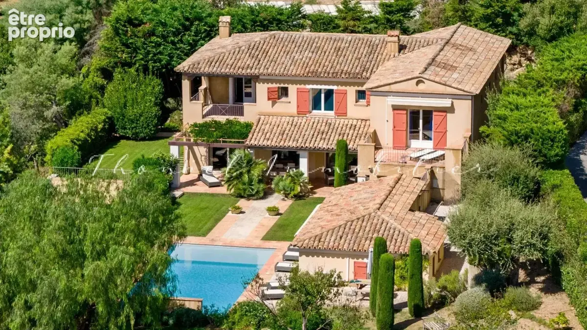 À vendre à Grimaud : Propriété provençale d’exception au cœur du Golfe de Saint-Tropez - photo 2